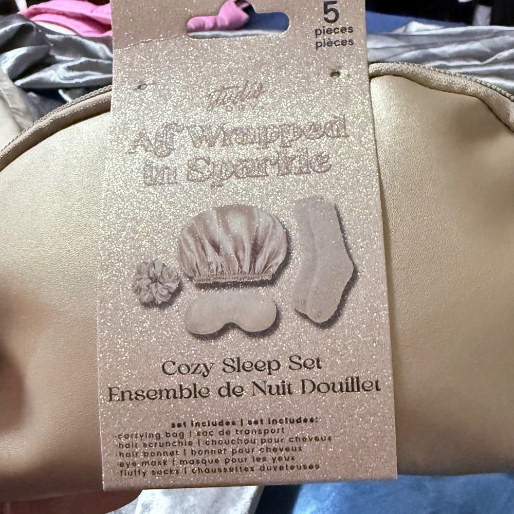 New sleep gift set. Carry bag/hair scrunchie/ bonnet/eye mask/fluffy socks